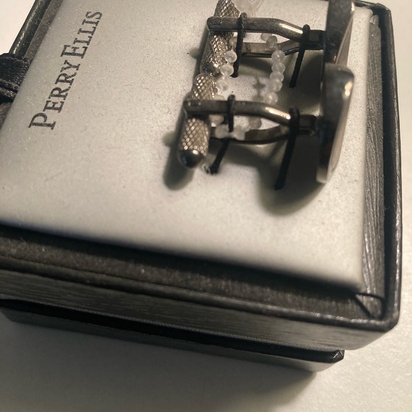 Perry Ellis cufflinks - Picture 6 of 6